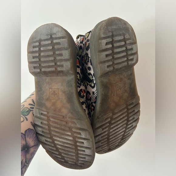 Dr. Martens Kids' Delaney Leopard Canvas Lace Low Boots - White Size 3 Girls - Picture 8 of 9